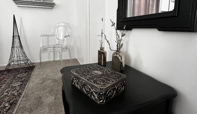 The Perfect 2 bedroom apartment on McKinney Ave