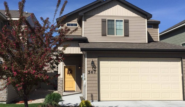 The perfect Boise location! Modern home in the heart of it all! Swimming pool!