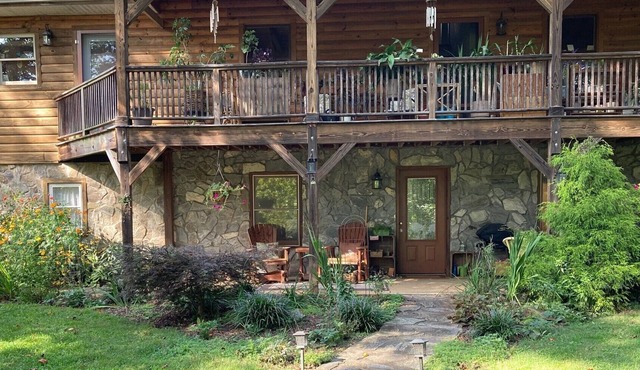 The perfect country get away only 15 minutes to downtown Asheville.