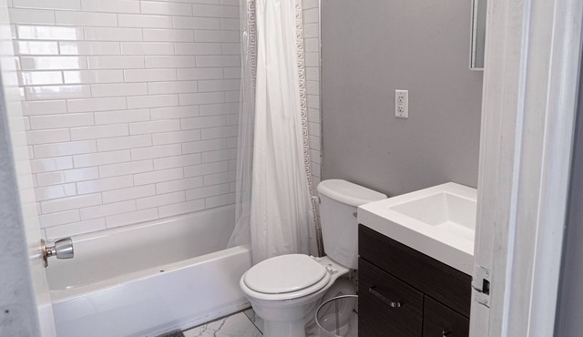 The Perfect Downtown Escape: Spacious and Modern 1BR Apartment in Prime Location