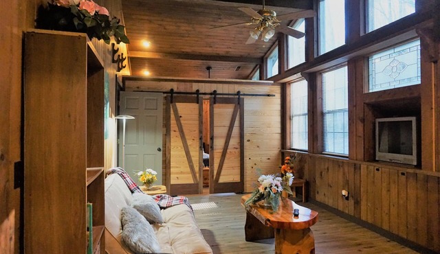 THE PERFECT FAMILY VACATION GETAWAY IN THE MOUNTAINS! Newly renovated w/ patio!