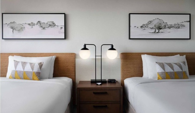 The Perfect Fit & Quality Stay! 4 Relaxing Units, w/Pool, Airport Shuttle