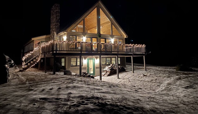 The Perfect Get-Away On Flagstaff Lake, On ITS trails, 15 mins to Sugarloaf