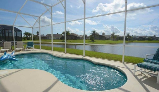 The Perfect Getaway:3BR Stunning Water View Oasis with Private Pool & Free WiFi!