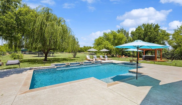 The Perfect Getaway 5BR/4BA with Pool and Hot Tub