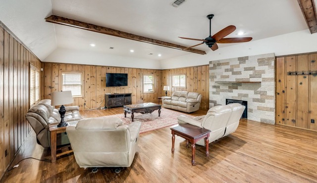 The Perfect Getaway/Boat Dock/Eagle Mountain!