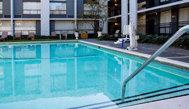 The Perfect Getaway is Here! Close to Best Restaurants! Pets are Welcome!