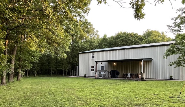 The perfect getaway on 14 acres just minutes from Truman Lake!