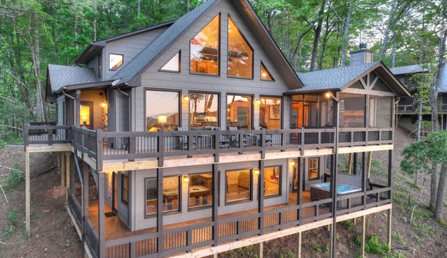 "The Perfect Landing" Beautiful View Newly built Cabin in 2022!