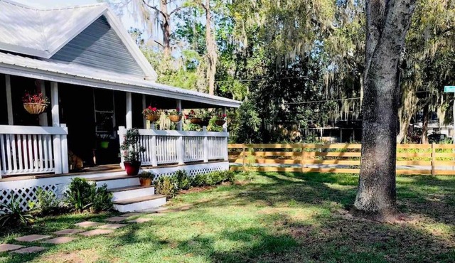 The perfect Little Cottage for your gateway!