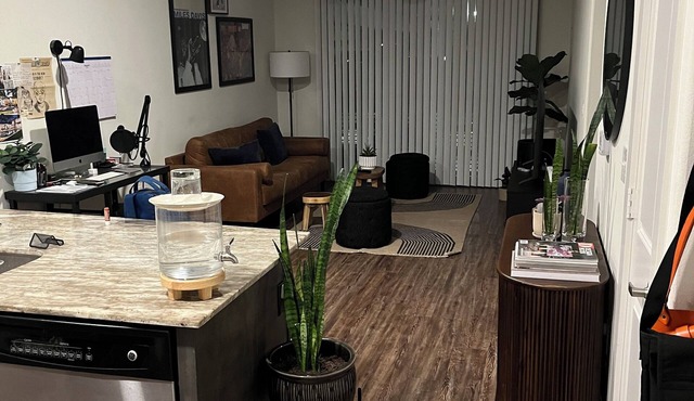 The perfect location.Charming 1-bedroom apartment in west Dallas