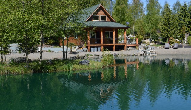 The Perfect Rustic Luxurious Getaway Cabin