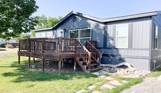 The perfect stayHome located right next to the Big Horn River and Yellowtail Dam
