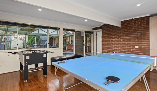 The Perfect Transit, Large, w/Game Room + Alfresco, 5min/Airport - 15min City