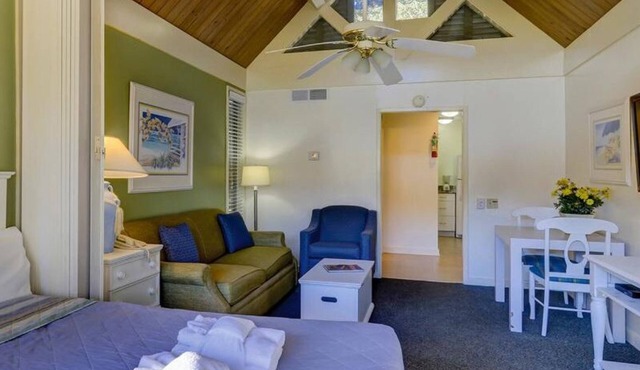 The Perfect Couple Retreat One Bed Studio with Private Patio.