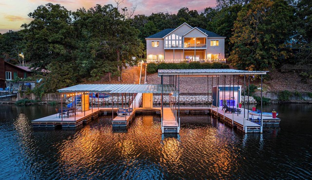 The Perfect Vacation! Sleeps 18 -Slide-Sandy Beach-Pool Table-Kids Space & More!