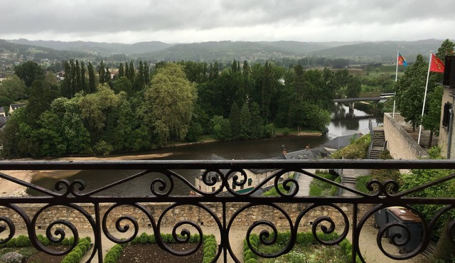The Périgord houses on the abbey side