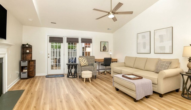 The Perky Pineapple; Quiet Ranch; 2 King Beds; Well Appointed; Centrally Located