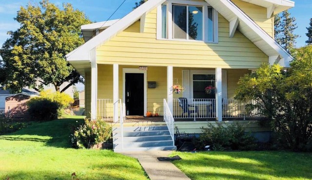 The Perry Canary: Newly Renovated, Charming, Walk to Coffee and Restaurants