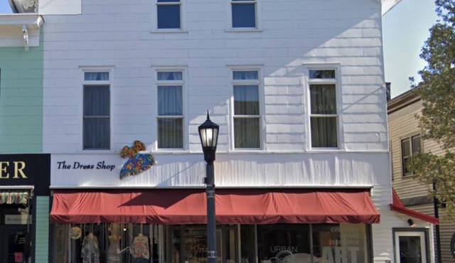 The Persons Apartment - in the Heart of East Aurora