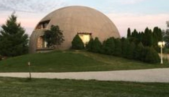 The Pheasant Room - Monolithic Dome Bed and Breakfast