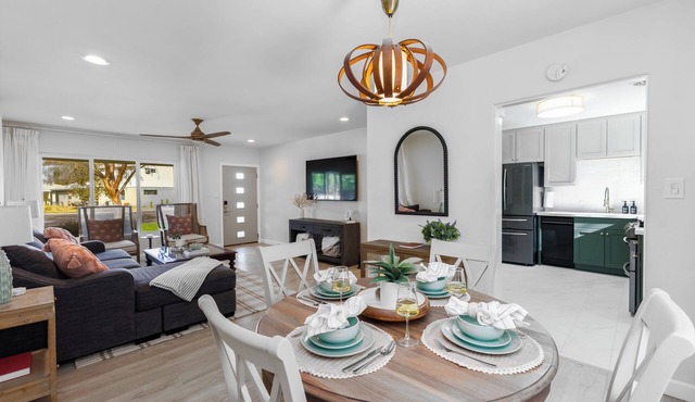 The Phoenix Stay – Cozy 3BR Retreat with AC & WiFi in the Heart of Phoenix!