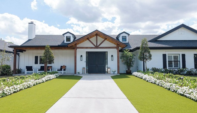 The Phoenix Estate-Luxury Modern Farmhouse Getaway