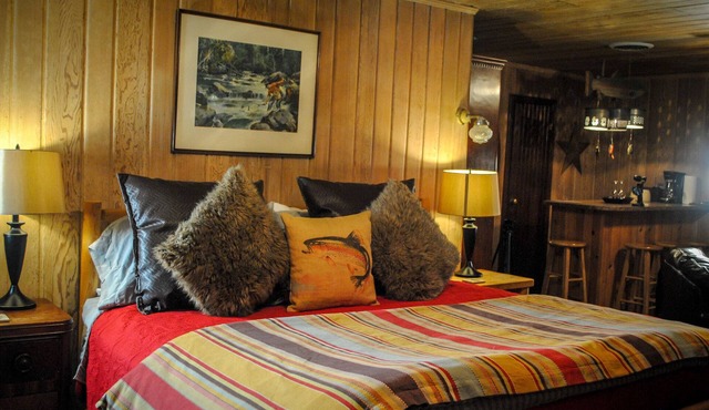The Piñon Cabin at Starlight Canyon Bed & Breakfast