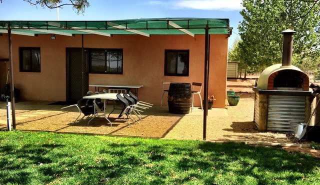 The Picker's Hut - Peaceful vineyard setting