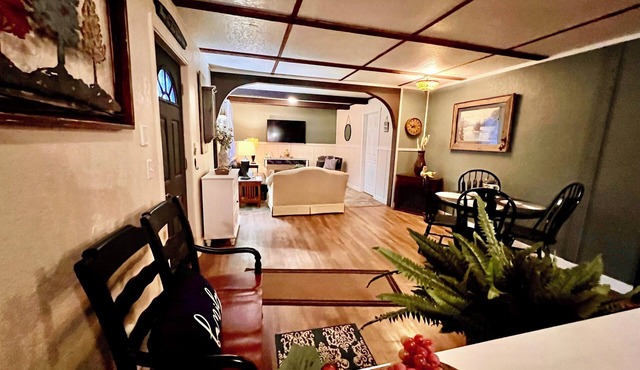 The picket fence nNana's big dreamn3 beds-2 bedrooms -privacy patio deck