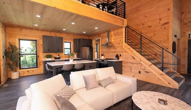 The Pickleball Lodge on beautiful North Georgia Mountains. 5 minutes from Winery