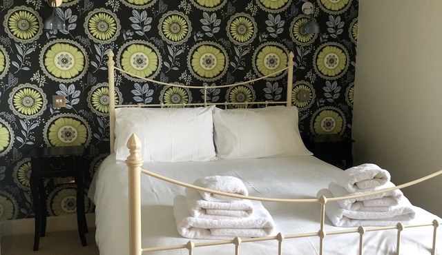 The Picture Window - Beautiful Grade 2 listed barn conversion