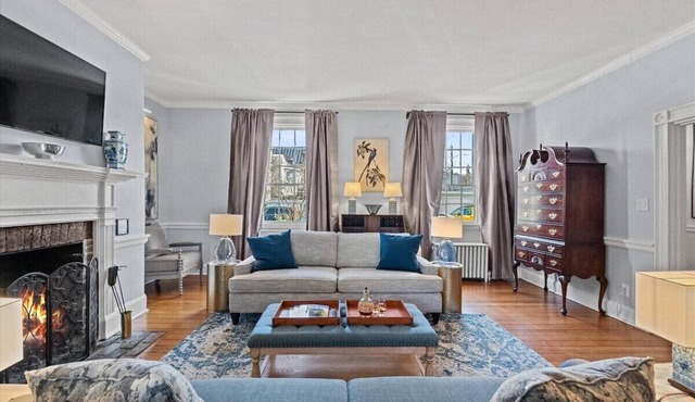 The Piedmont - Private Courtyard + Walkable Old Town