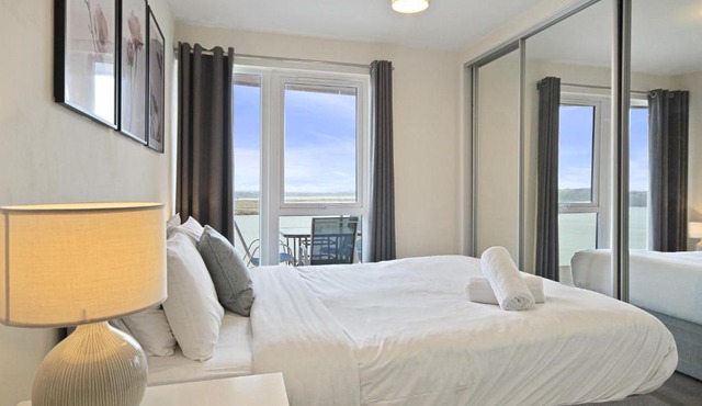 The Pier Apartment 3 by Kasar Stays