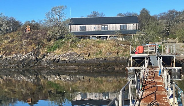 THE PIER HOUSE, pet friendly, country holiday cottage in Ardfern