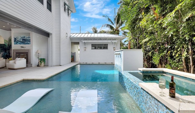 The Pier House – Timeless Old Naples Luxury Steps from the Beach & Third Street South