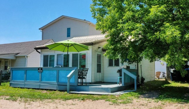 The Pietroman: Cottage in Sunset Bay with Fire Pit