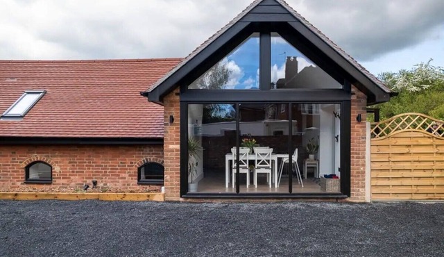 The Piggery Barn with Hot Tub