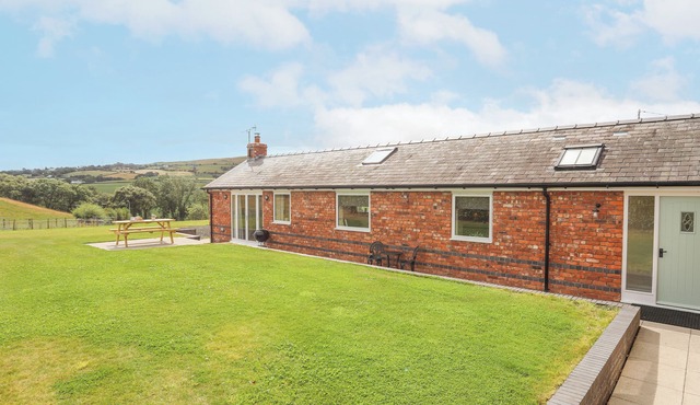 THE PIGGERY, family friendly, with open fire in Abergele