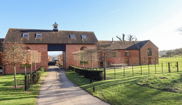 THE PIGGERY, pet friendly, luxury holiday cottage in Welland