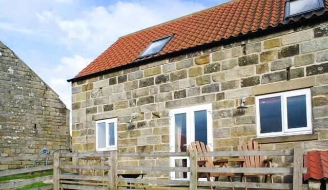 THE PIGGERY, romantic, character holiday cottage in Farndale