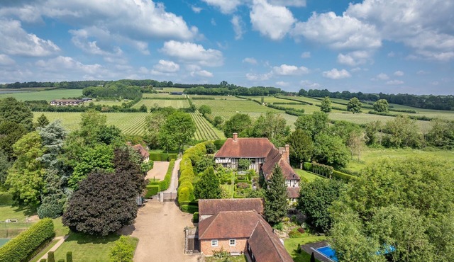 THE PIGGERY, with open fire in Kings Hill