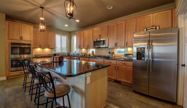 The Pikes Peak Lodge - Perfect for families or groups up to 10!