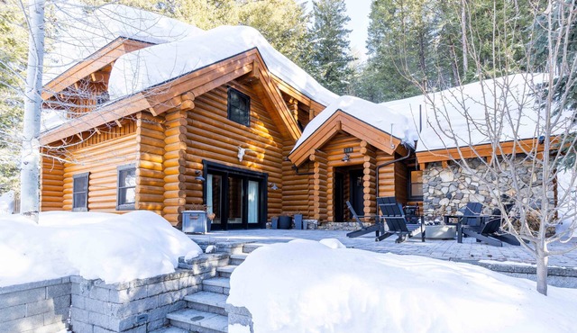 The Pine Cabin – Luxury Mountain Living in Warm Springs