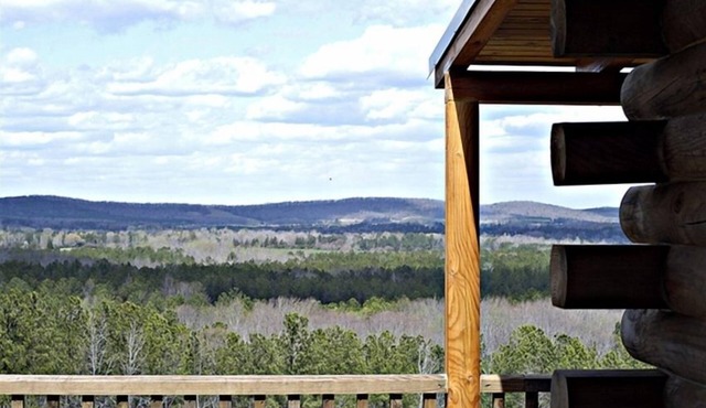 The Pine Cabin - Solid Wood Log Cabin with Awesome Views!