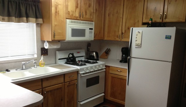 The Pine Cone Cabin $99 Night November 11th - March 20th