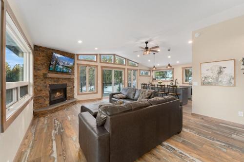 The Pine Getaway on 60 Acres with Hot Tub