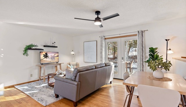 The Pine House: a cozy home for you & yours!
