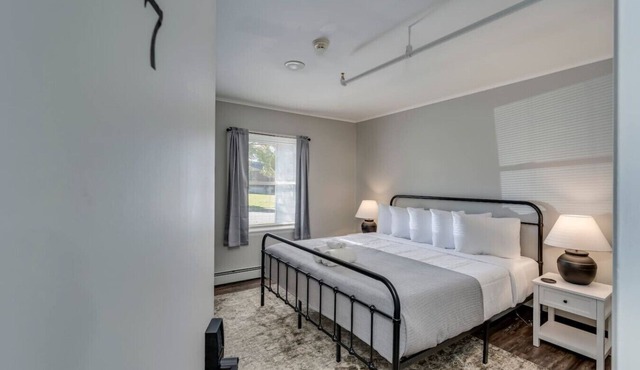 The Pine Street Inn - Room 7