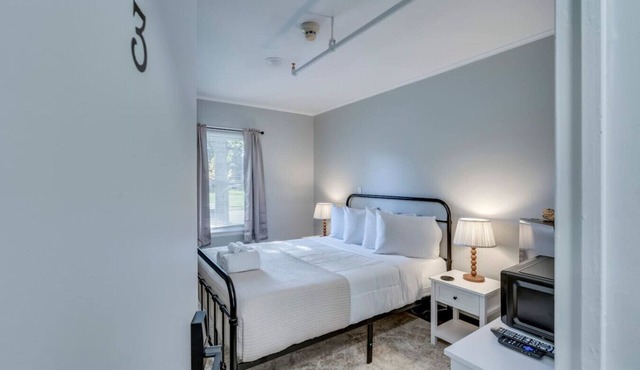 The Pine Street Inn - Room 3